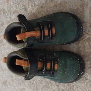 BOGS Green and Orange Kids Shoes Size 12